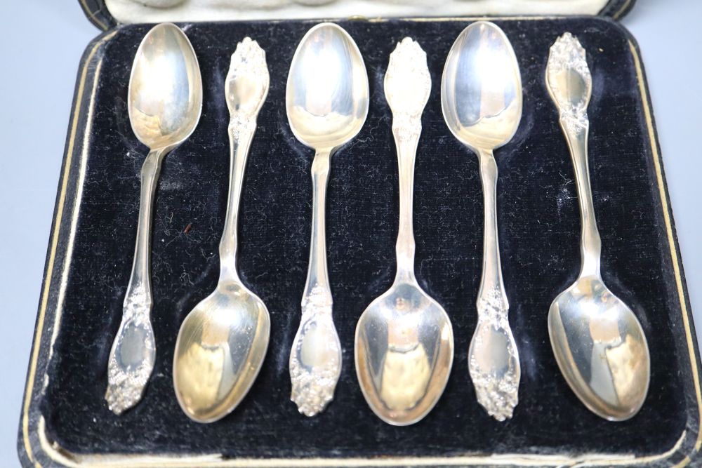 A cased set of six silver teaspoons spoons, two pairs of tongs, paten dish and three other items.